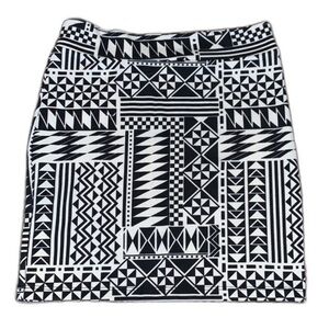 Francesca's Geometric Blk/Crème Mini Skirt Medium